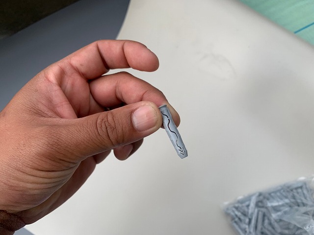 塩ビ鋼板を固定するアンカー